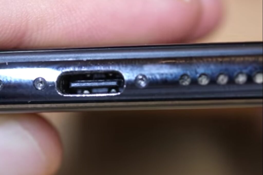 First-Ever-Working-USB-C-iPhone